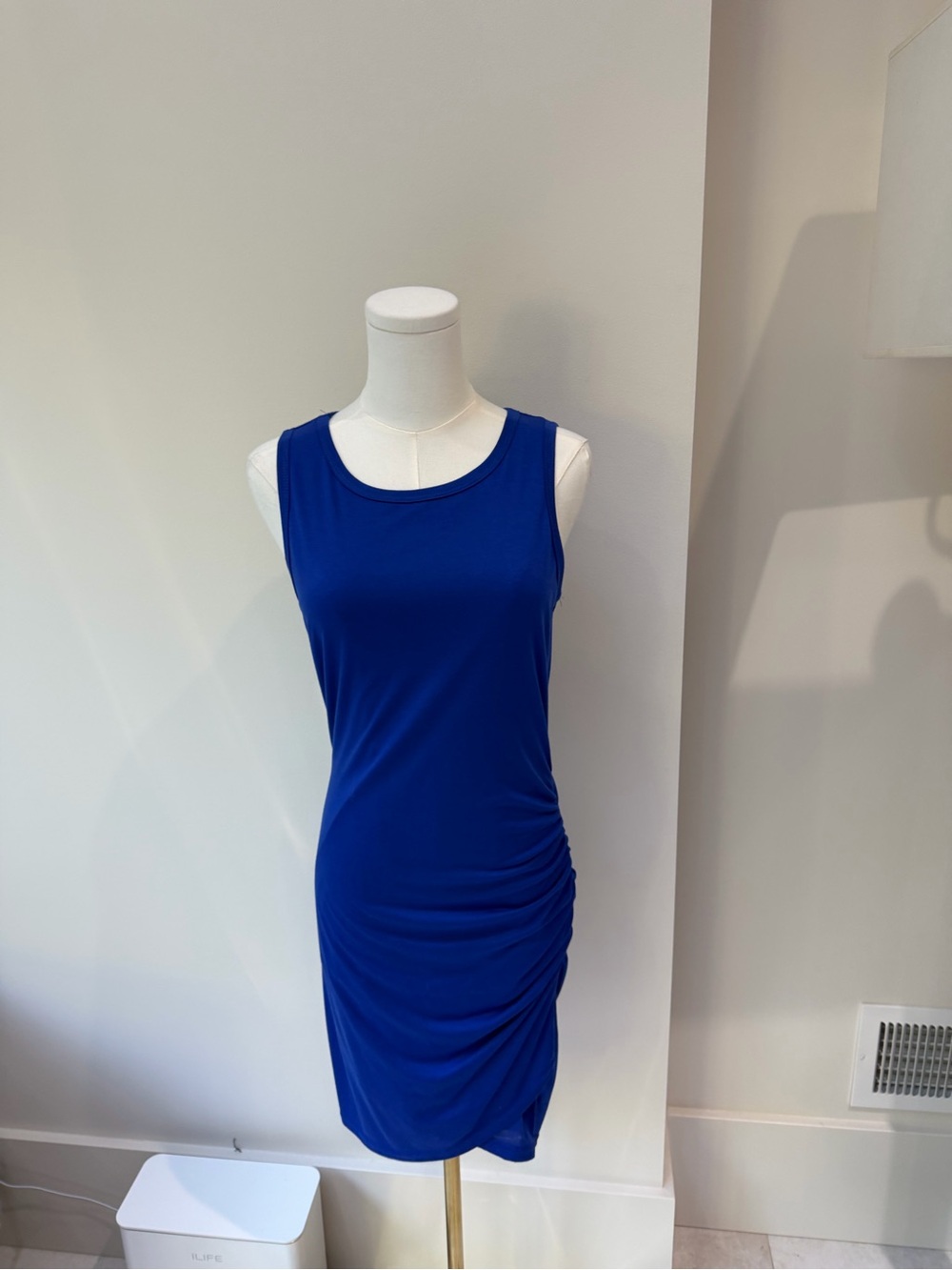 Sleek Sleeveless Ruched Mini Dress in Royal Blue